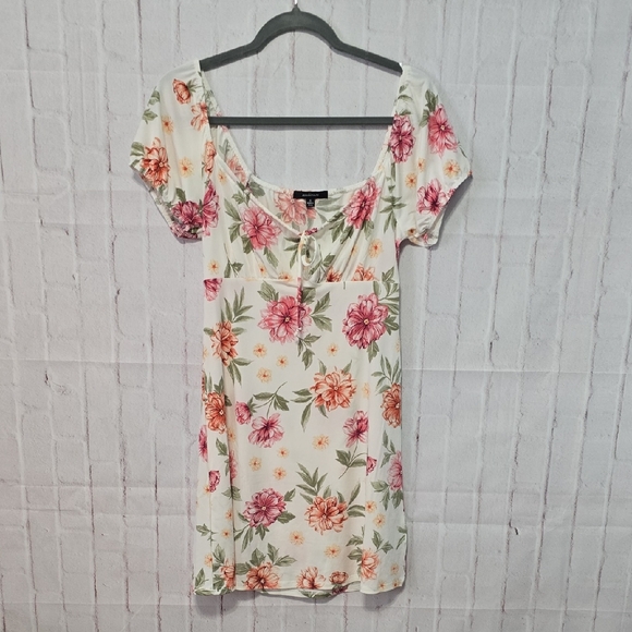 Ambiance Floral Blouse in Pink and Green - Picture 2 of 10